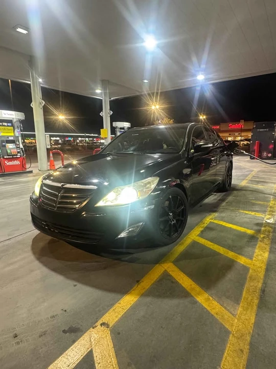 2009 Hyundai Genesis - Image 2 of 8