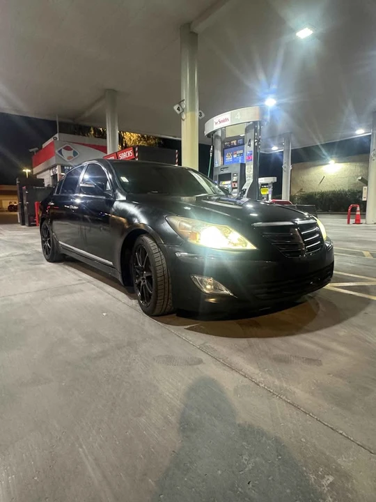 2009 Hyundai Genesis - Image 4 of 8