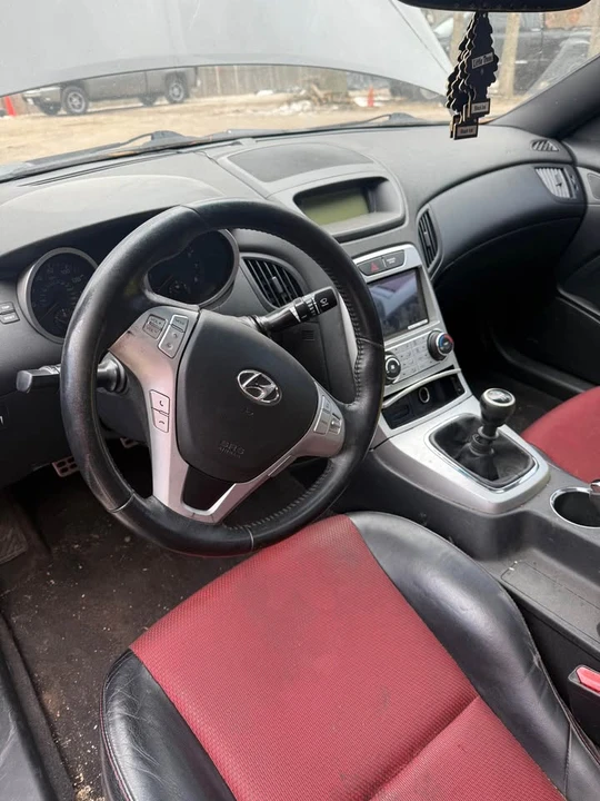 Hyundai Genesis - Image 2 of 5