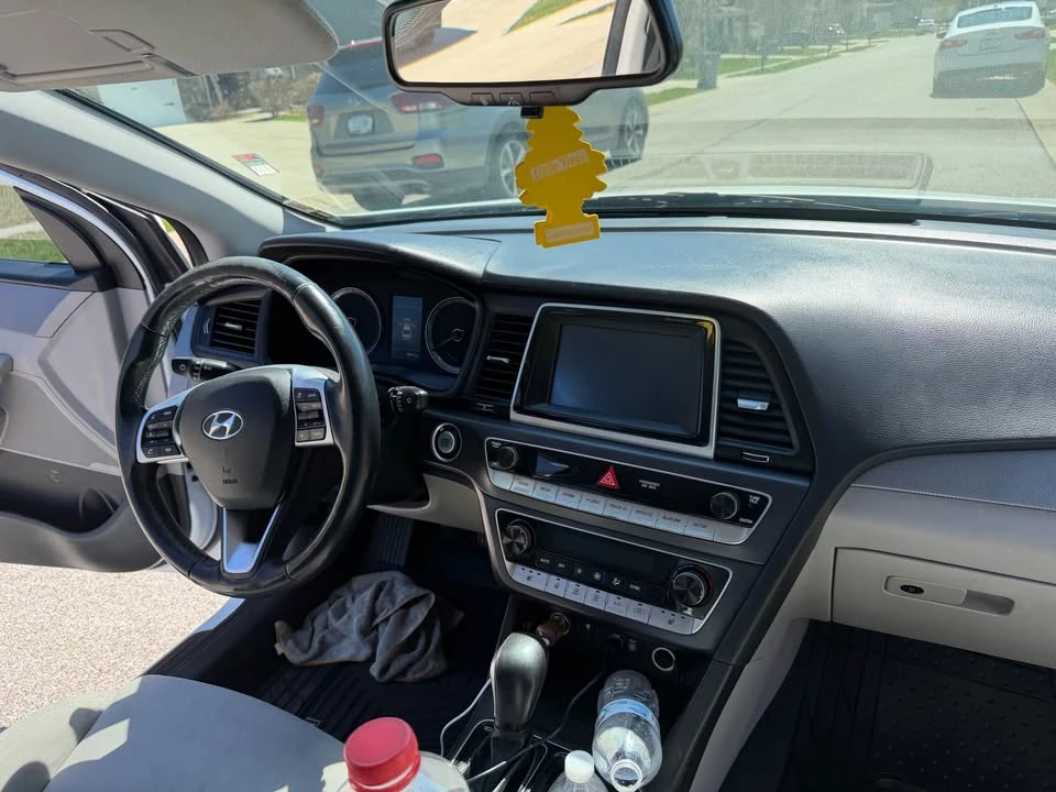 2018 Hyundai Sonata - Image 5 of 10