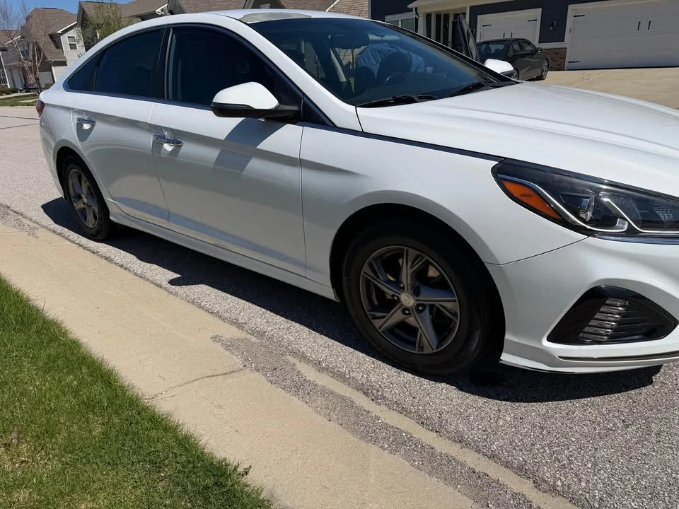 2018 Hyundai Sonata - Image 2 of 10