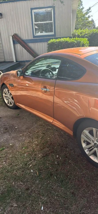 2008 Hyundai Tiburon - Image 2 of 3