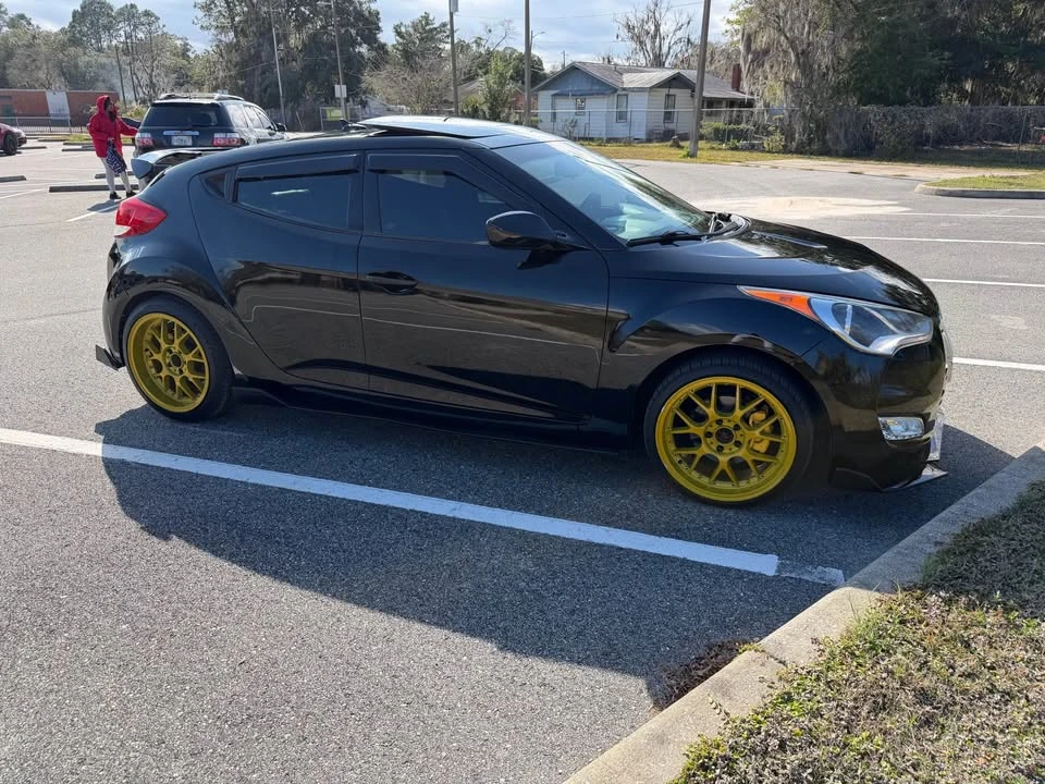 Hyundai Veloster - Image 3 of 7