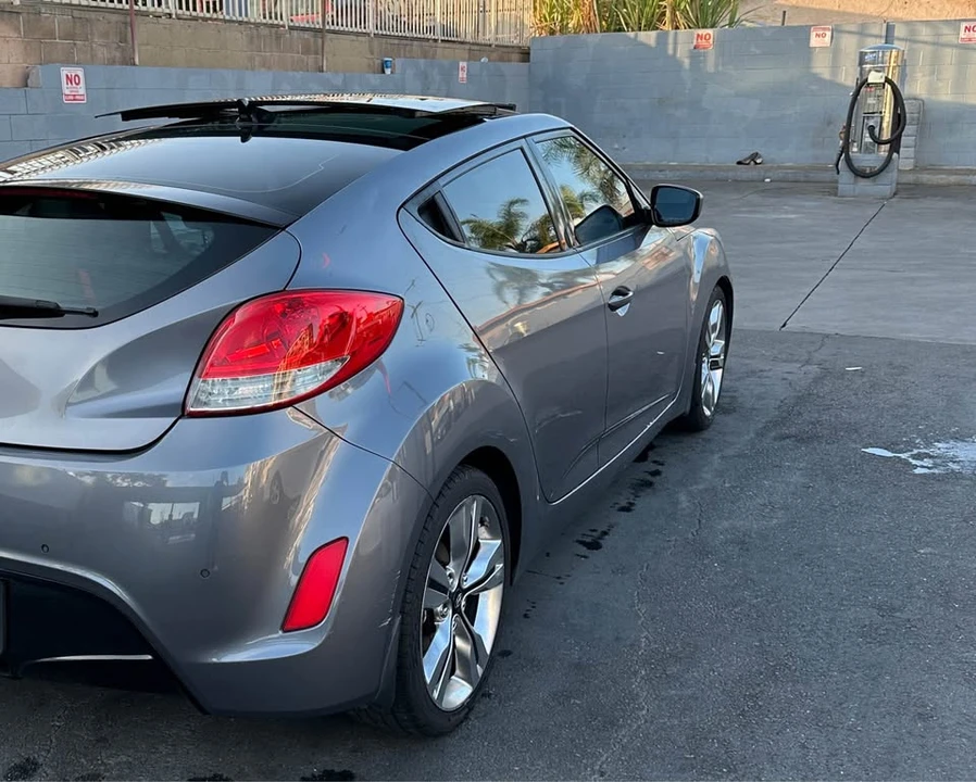 2011 Hyundai Veloster - Image 6 of 6