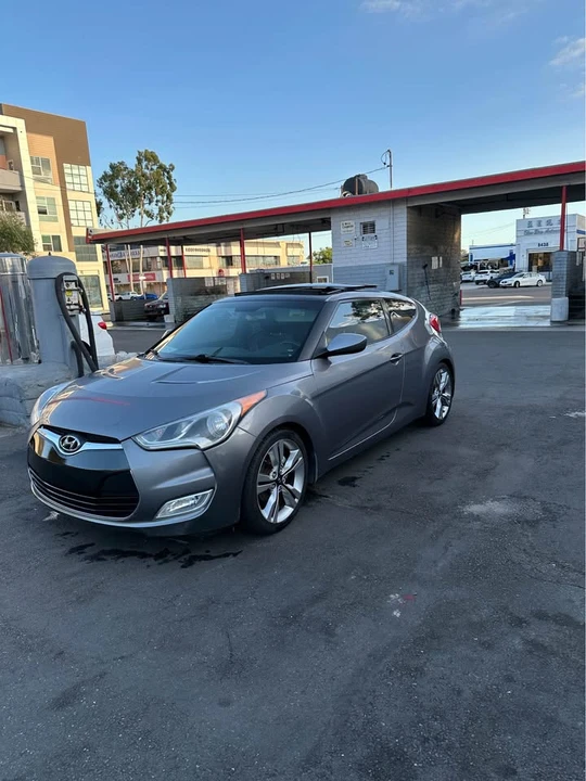 2011 Hyundai Veloster - Image 2 of 5