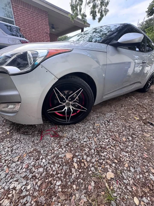 2017 Hyundai Veloster - Image 2 of 4