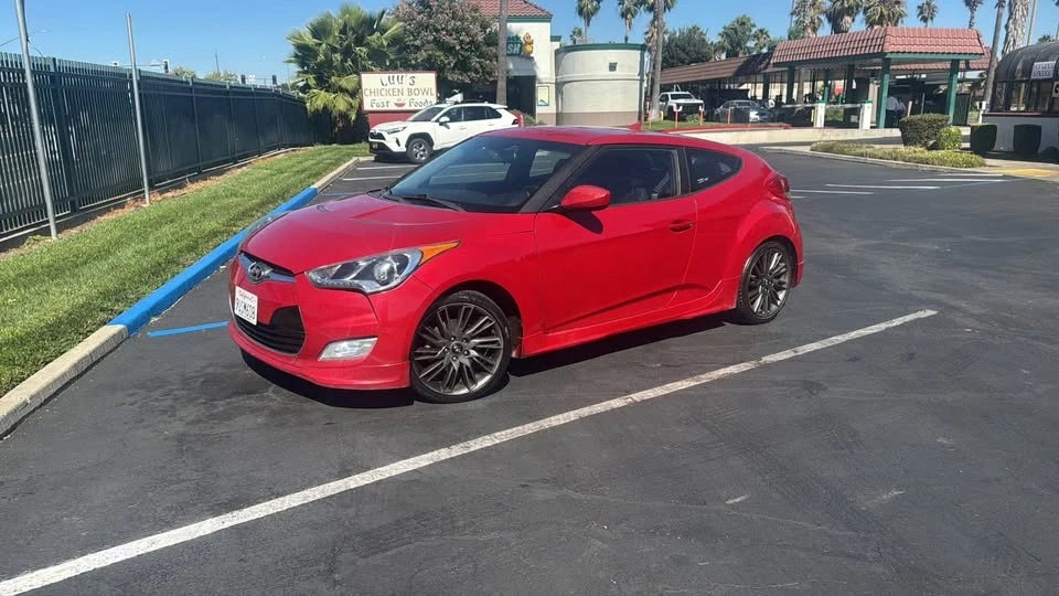 2013 Hyundai Veloster - Image 2 of 2
