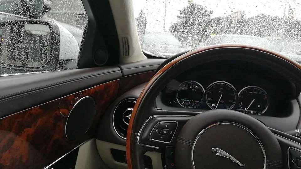 2011 Jaguar X351 XJ - Image 5 of 10