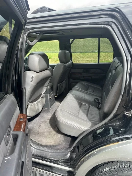 2000 Infiniti QX4 - Image 9 of 10