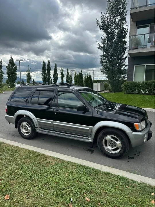 2000 Infiniti QX4 - Image 2 of 10