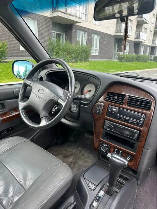 2000 Infiniti QX4 - Image 5 of 10