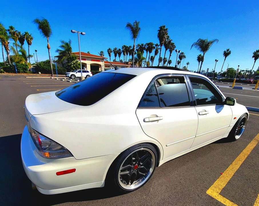 2001 Lexus IS 1st Gen - Image 9 of 19