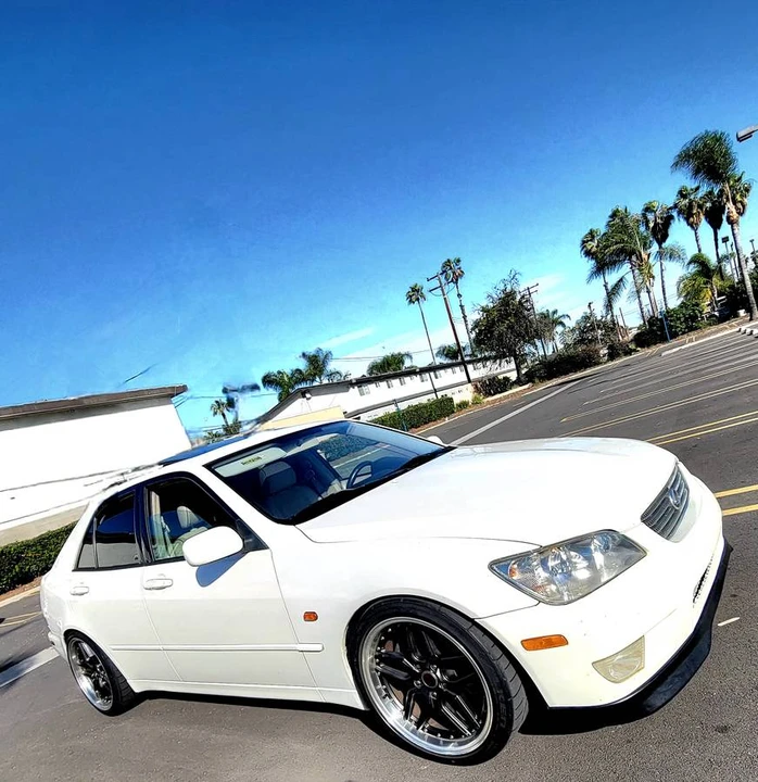2001 Lexus IS 1st Gen - Image 11 of 19