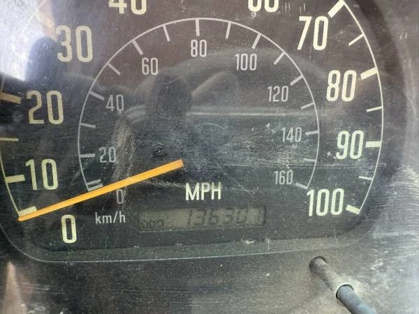 2001 Isuzu Elf - Image 9 of 11