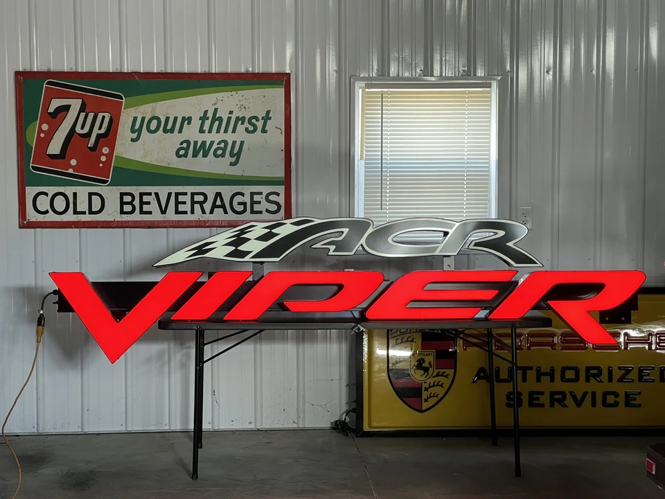 Dodge Viper - Image 2 of 14