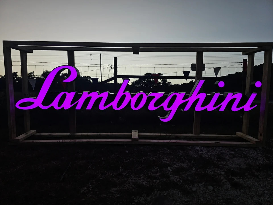 Lamborghini - Image 7 of 11