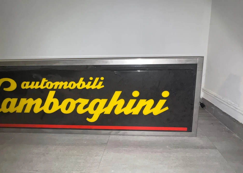 Lamborghini - Image 6 of 16