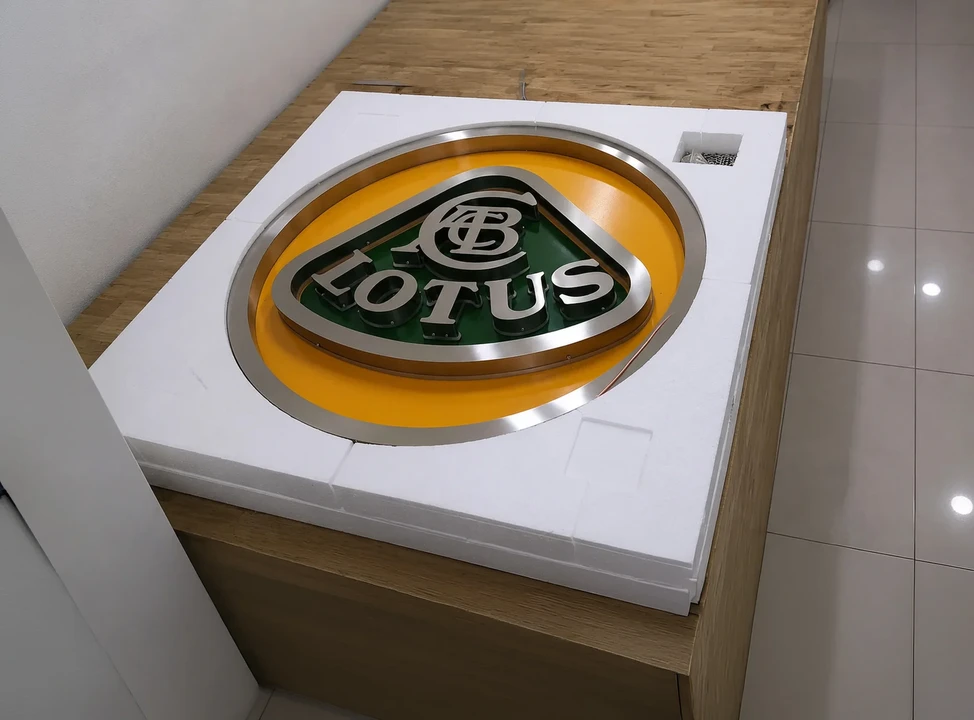 Lotus - Image 6 of 8