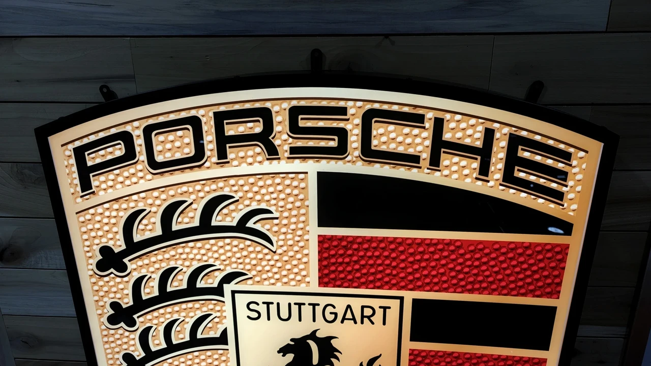 Porsche - Image 6 of 11