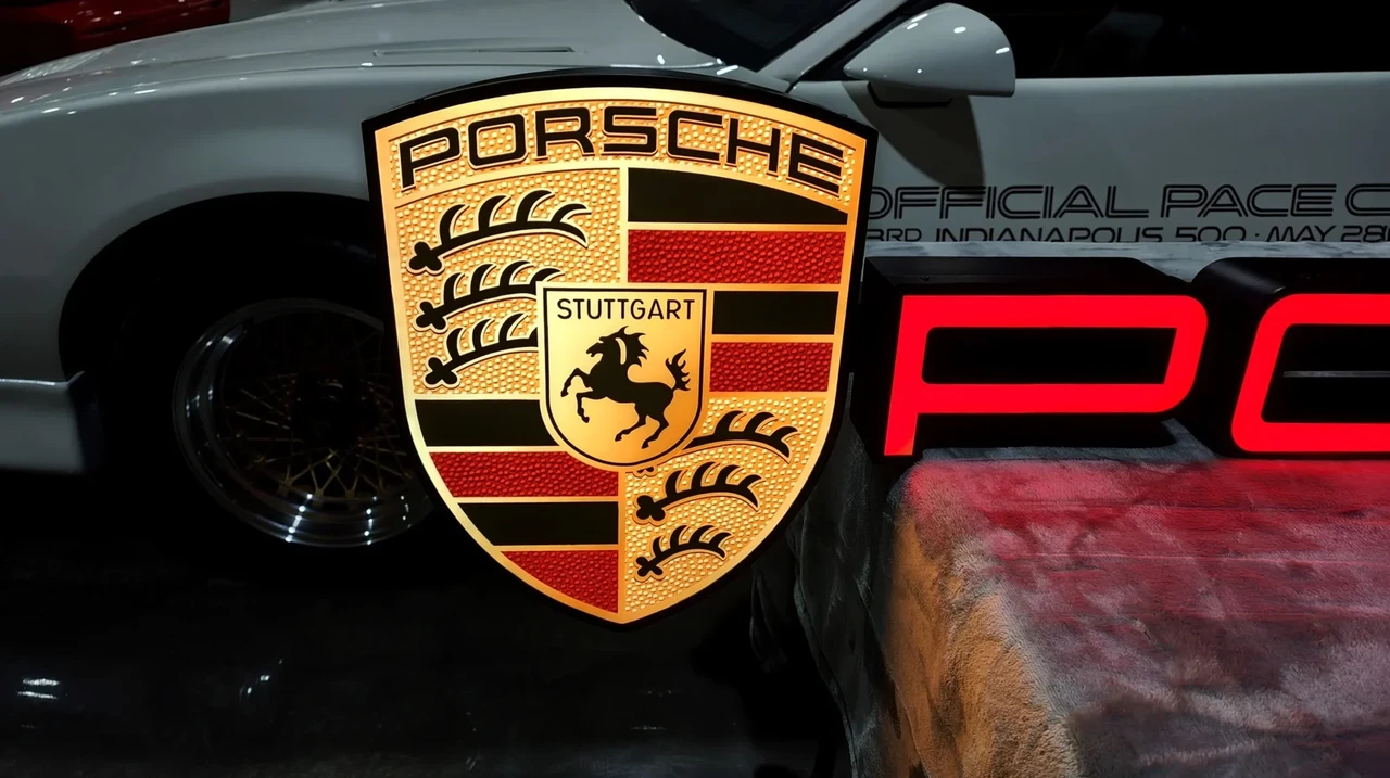 Porsche - Image 9 of 13