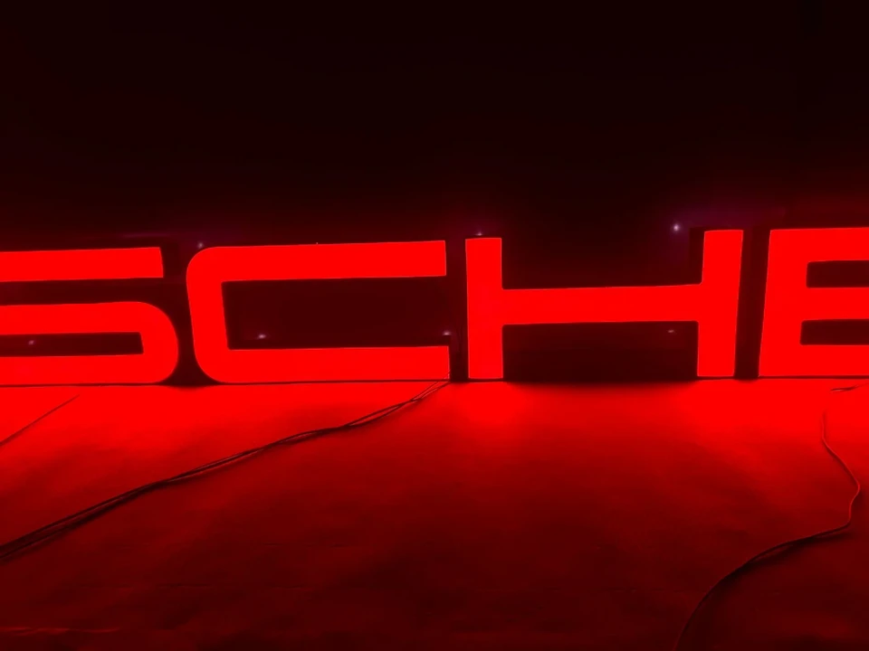 Porsche - Image 8 of 19