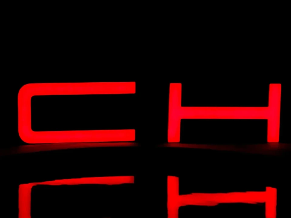 Porsche - Image 9 of 15