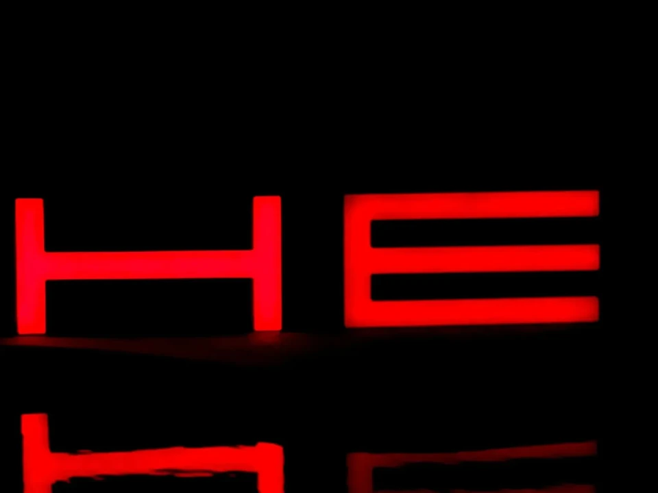 Porsche - Image 8 of 15