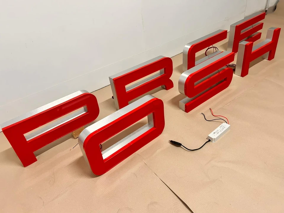 Porsche - Image 15 of 19