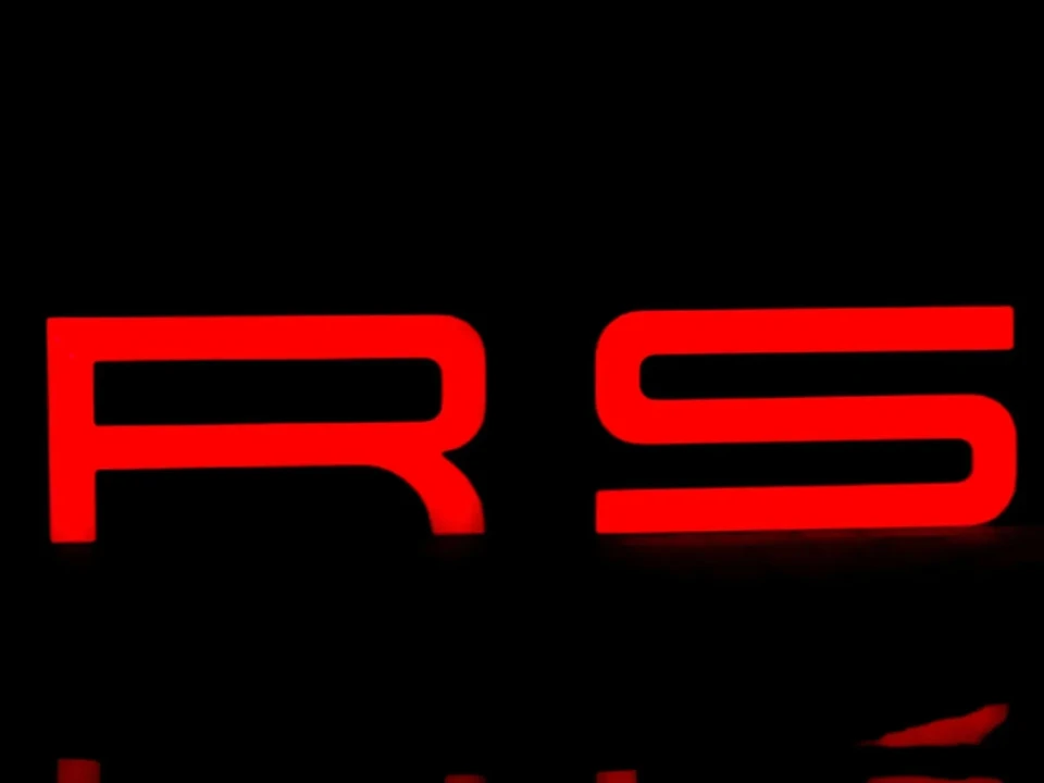 Porsche - Image 7 of 15