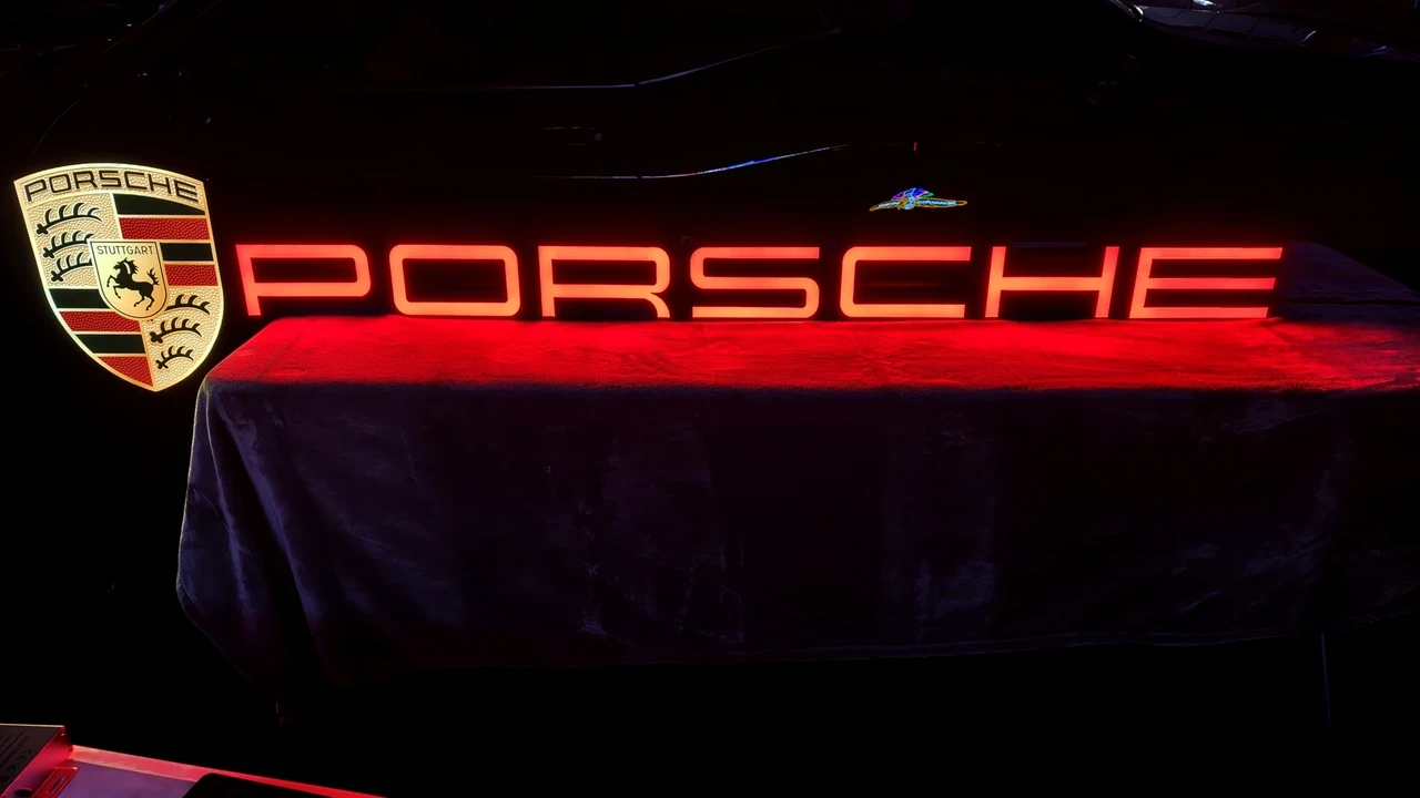 Porsche - Image 2 of 8