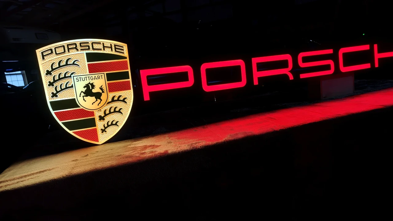 Porsche - Image 6 of 17