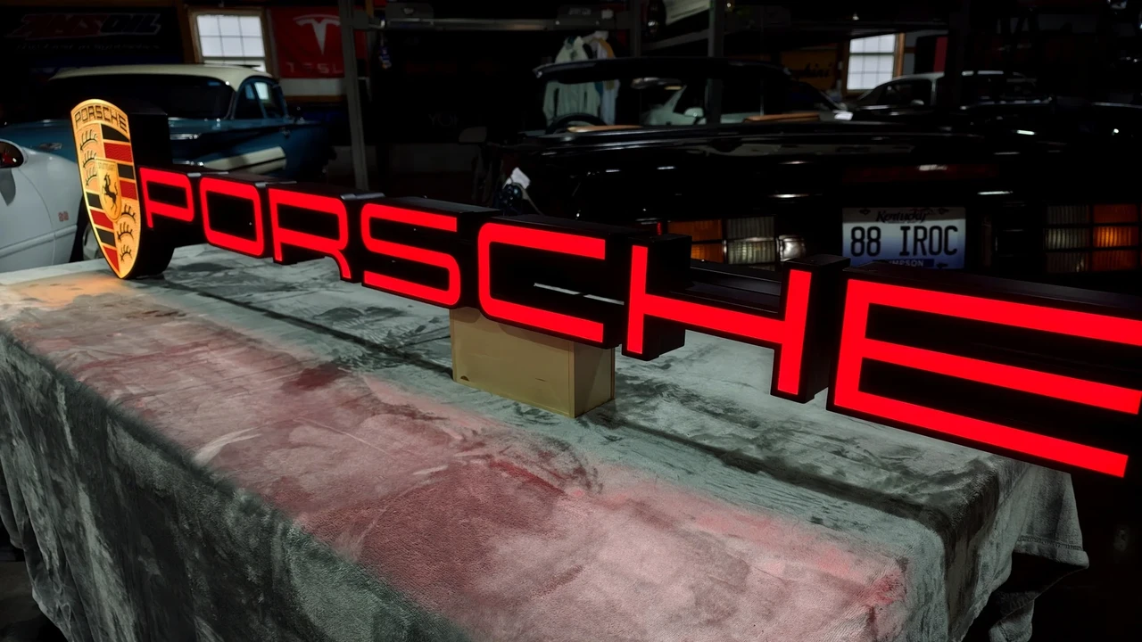 Porsche - Image 7 of 17