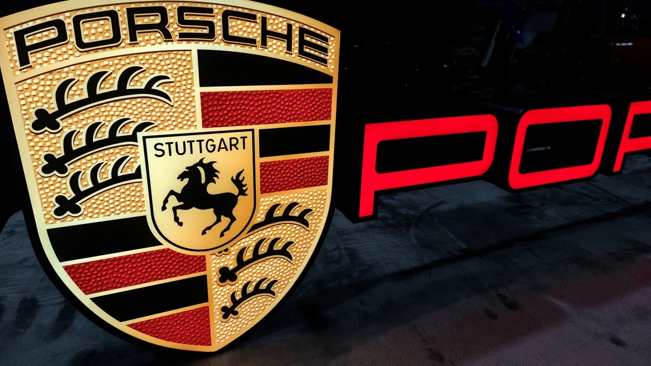 Porsche - Image 8 of 17