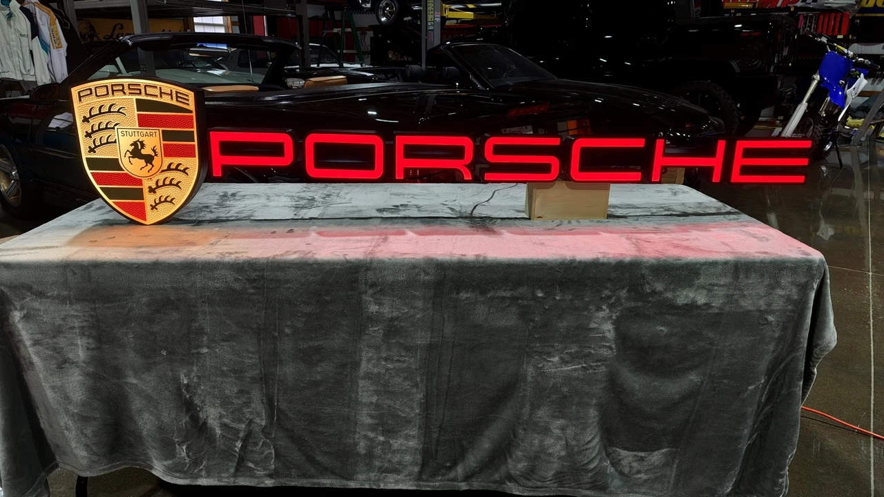Porsche - Image 2 of 17