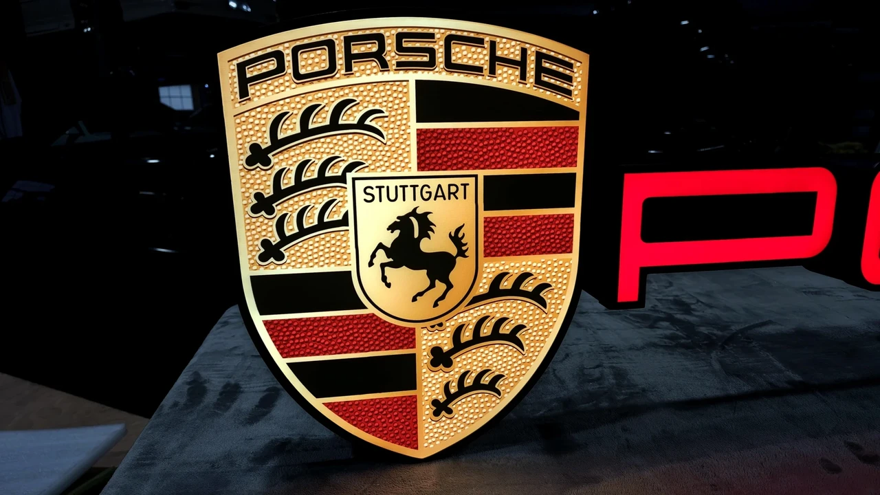 Porsche - Image 10 of 17