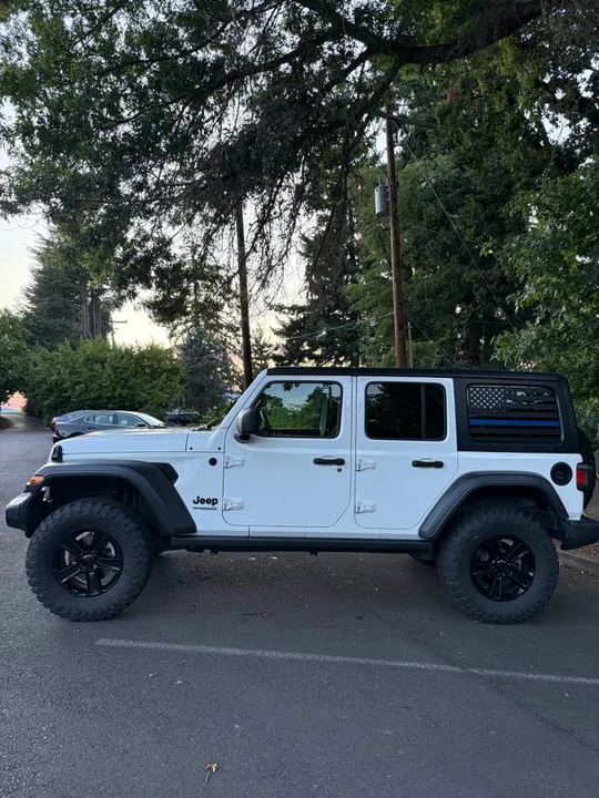 2020 Jeep JL Wrangler - Image 17 of 18