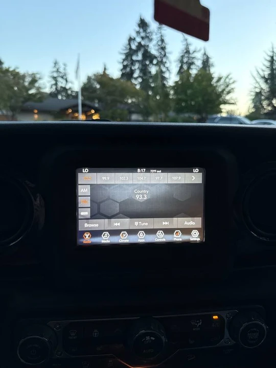 2020 Jeep JL Wrangler - Image 11 of 18