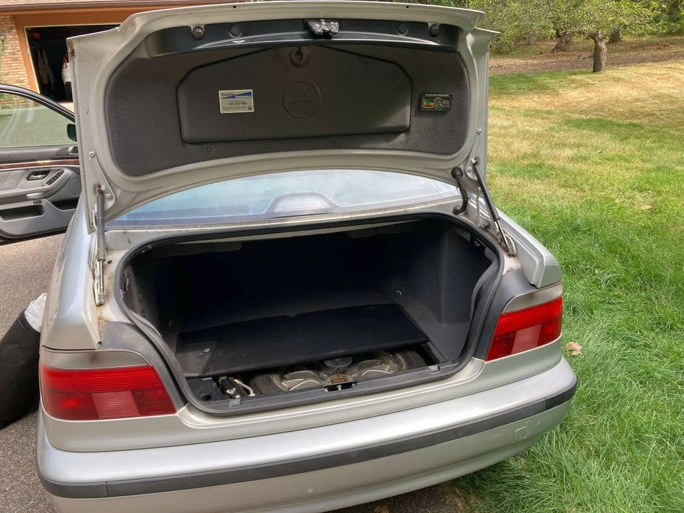 2000 BMW E39 540i - Image 12 of 21