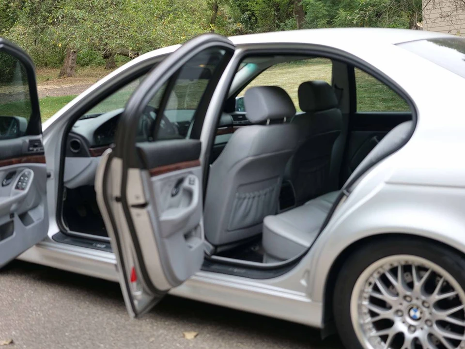 2000 BMW E39 540i - Image 14 of 21