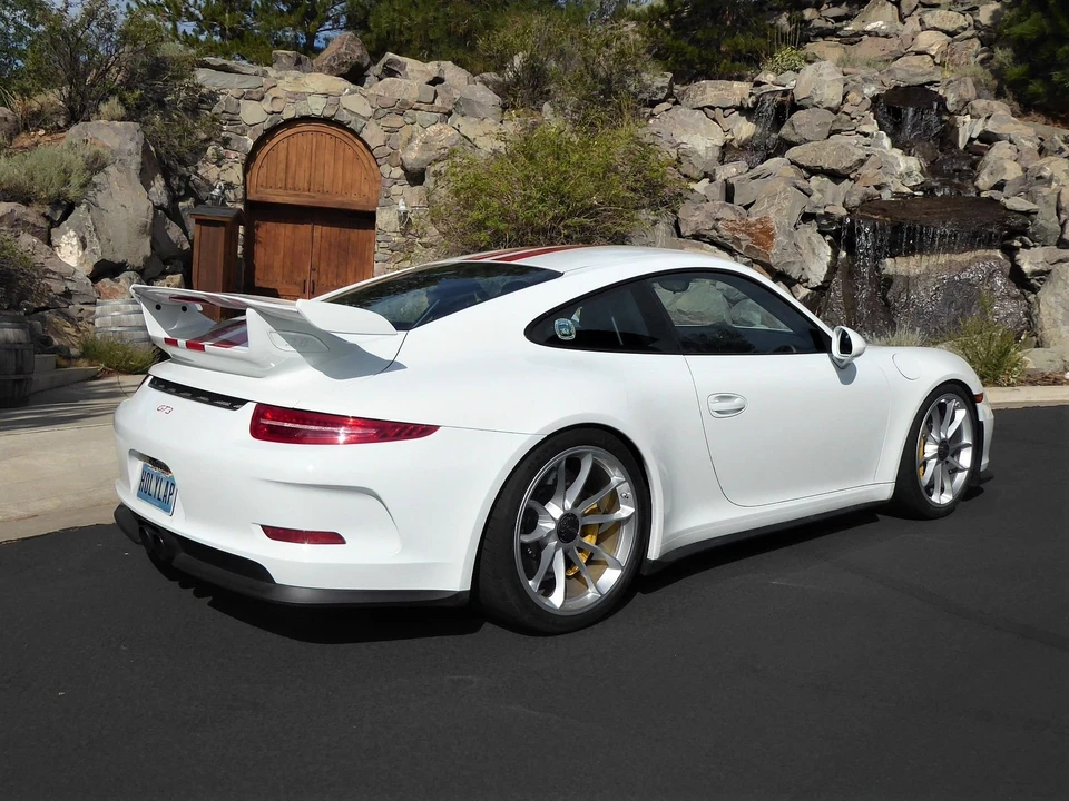 2015 Porsche 991 GT3 - Image 2 of 11