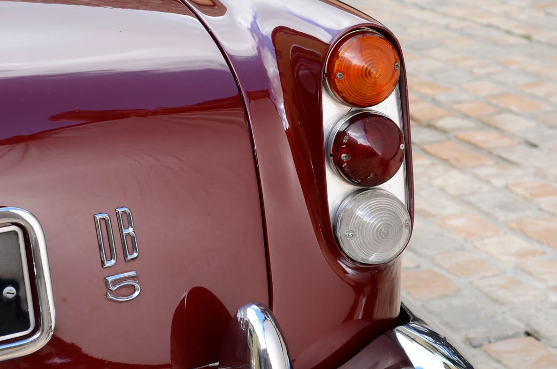 1963 Aston Martin DB5 Convertible - Image 11 of 13
