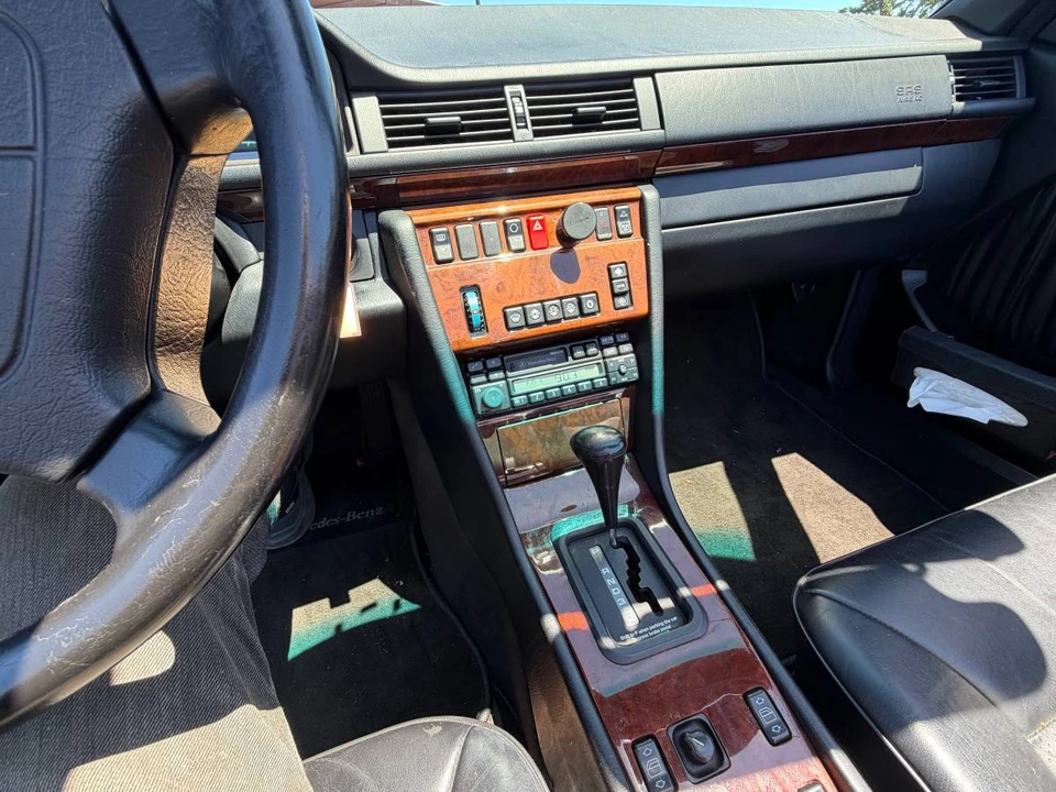1994 Mercedes-Benz W124 E-Class - Image 9 of 16