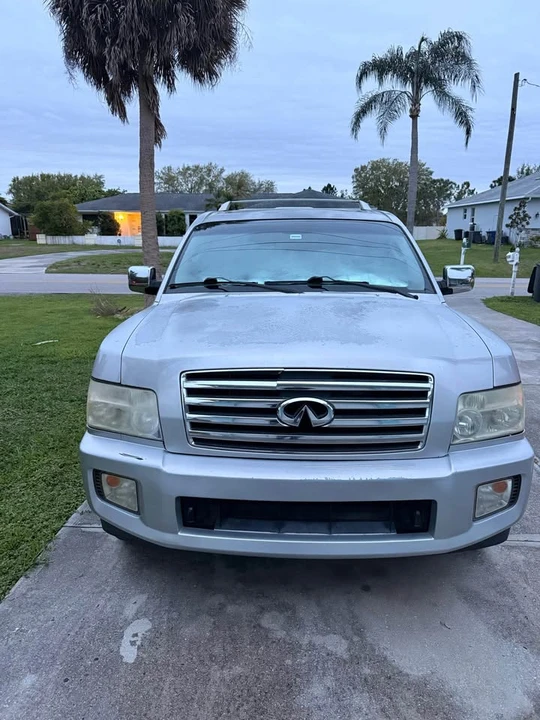 2005 Infiniti QX80 - Image 4 of 8