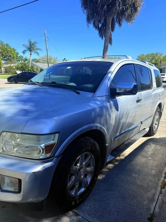 2005 Infiniti QX80 - Image 2 of 8