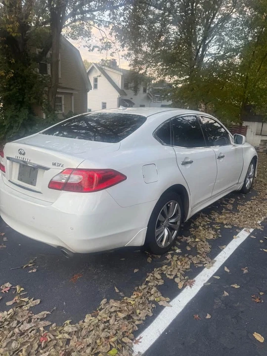Infiniti M/Q70 4th Gen - Image 2 of 4