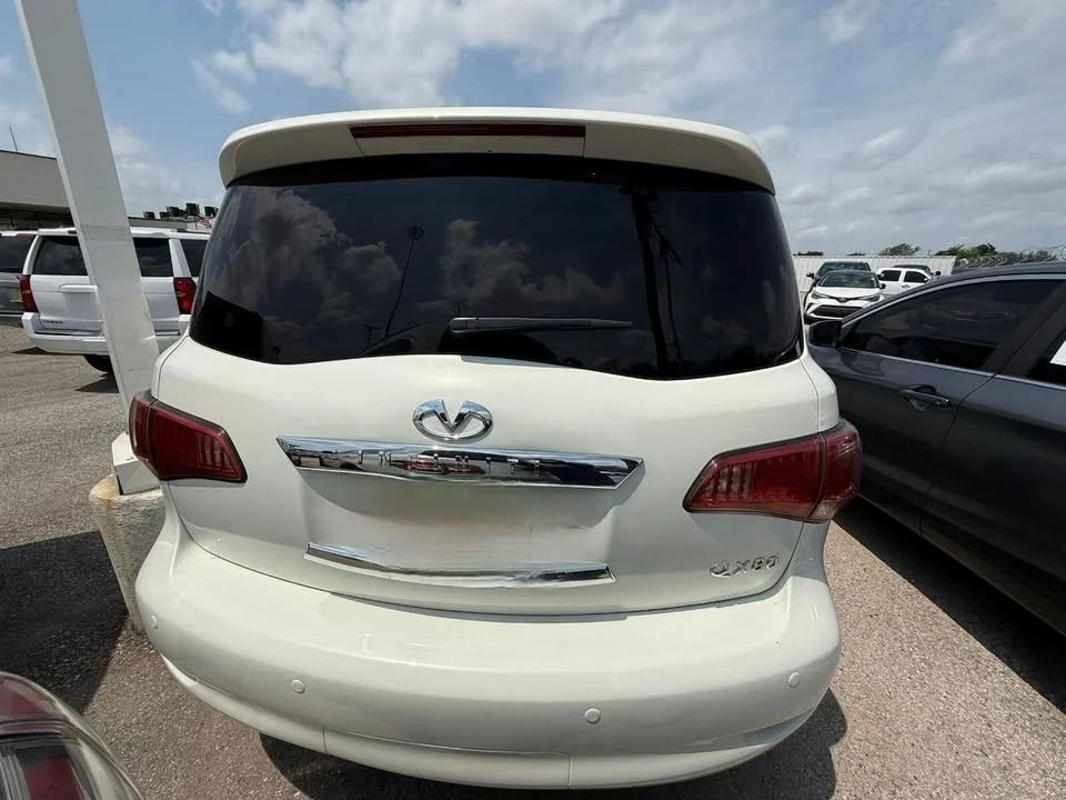 2016 Infiniti QX80 - Image 2 of 3