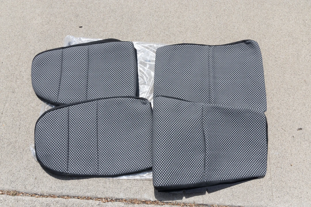 Parts & Memorabilia Seats & Interior - Image 3 of 7