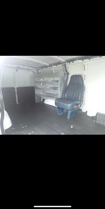 2005 Chevrolet Express - Image 6 of 7
