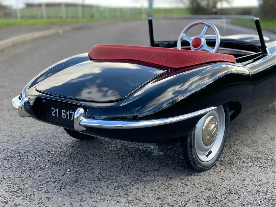 Jaguar Replica - Image 6 of 26