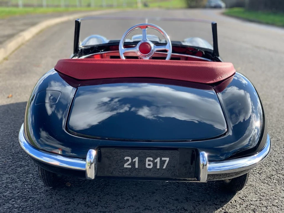 Jaguar Replica - Image 5 of 26
